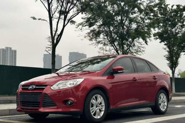 Ford Focus 2012 Sedan 1.6L Automatic Comfort Model с пробегом