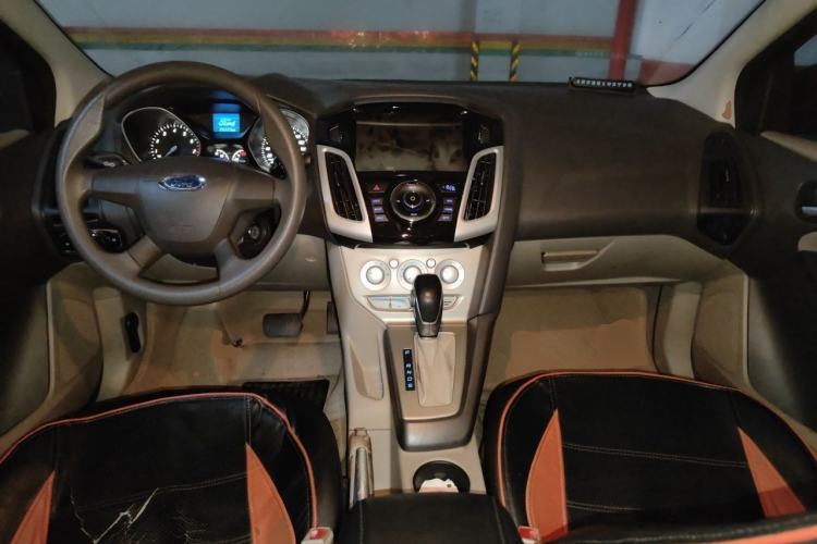 Used Ford Focus 2012 Sedan 1.6L Automatic Comfort Model Center Console