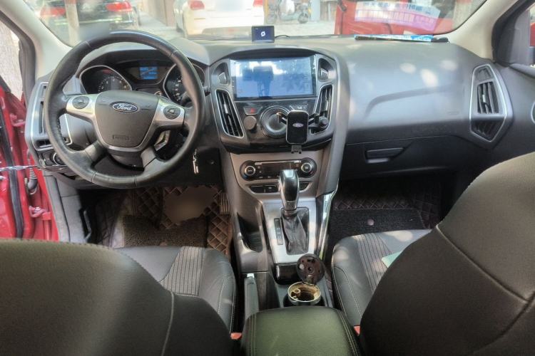 Used Ford Focus 2012 Hatchback 1.6L Automatic Fashion Edition Center Console