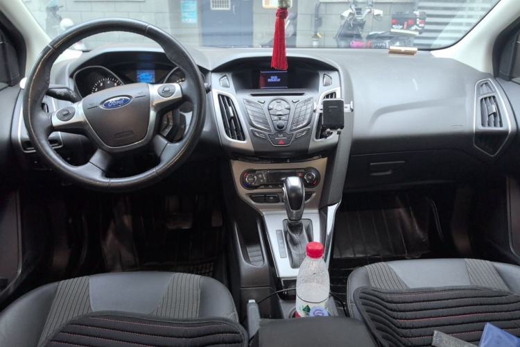 Used Ford Focus 2012 Hatchback 1.6L Automatic Fashion Edition Center Console