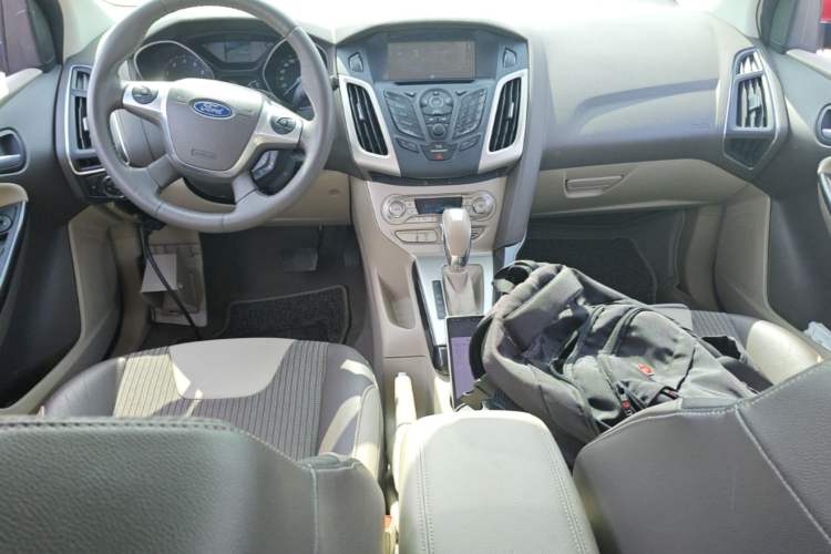 Used Ford Focus 2012 Hatchback 1.6L Automatic Fashion Edition Center Console