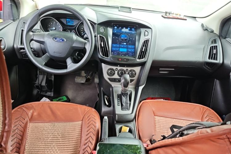 Used Ford Focus 2012 Hatchback 1.6L Automatic Comfort Model Center Console