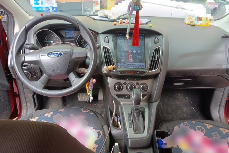 Used Ford Focus 2012 Hatchback 1.6L Automatic Comfort Model Center Console
