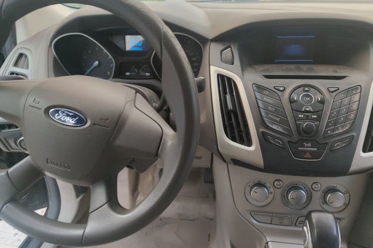Used Ford Focus 2012 Sedan 1.6L Automatic Comfort Model Center Console