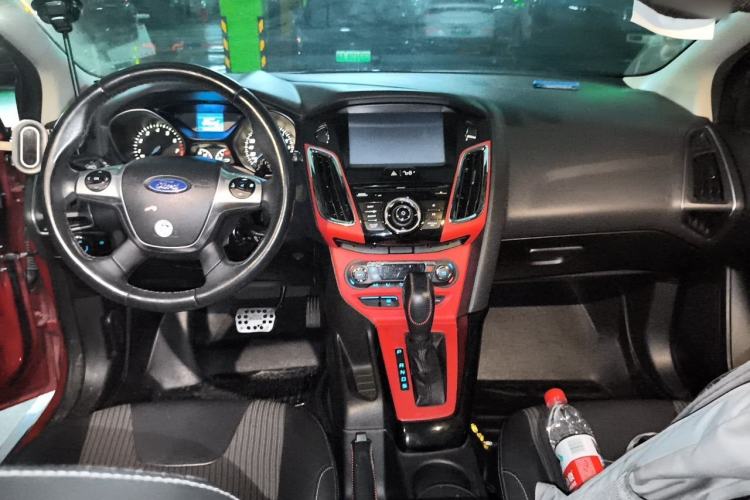 Used Ford Focus 2012 Hatchback 1.6L Automatic Fashion Edition Center Console