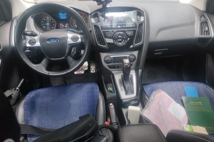 Used Ford Focus 2012 Hatchback 1.6L Automatic Fashion Edition Center Console