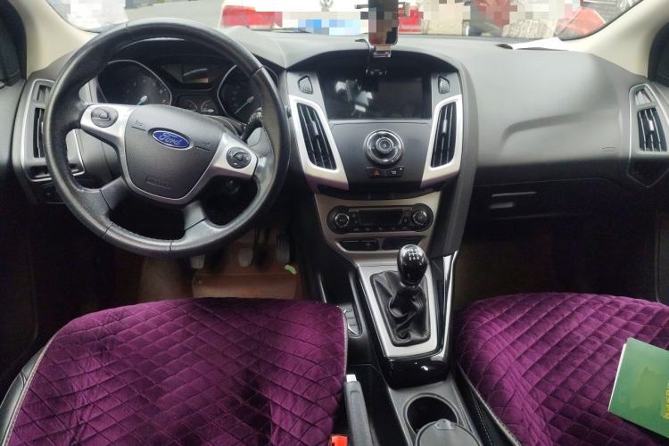 Used Ford Focus 2012 Hatchback 1.6L Manual Fashion Edition Center Console
