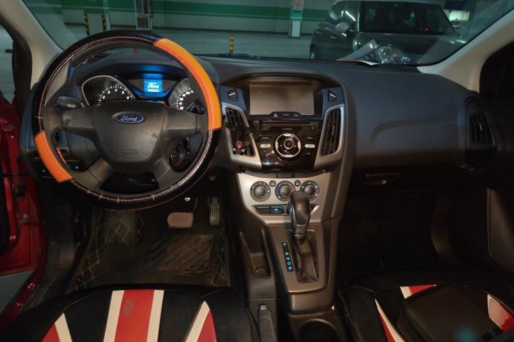 Used Ford Focus 2012 Hatchback 1.6L Automatic Comfort Model Center Console