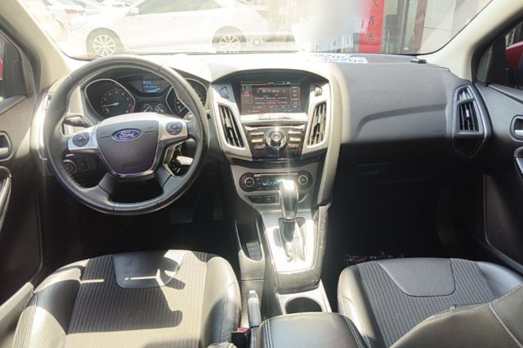 Used Ford Focus 2012 Sedan 1.6L Automatic Fashion Edition Center Console