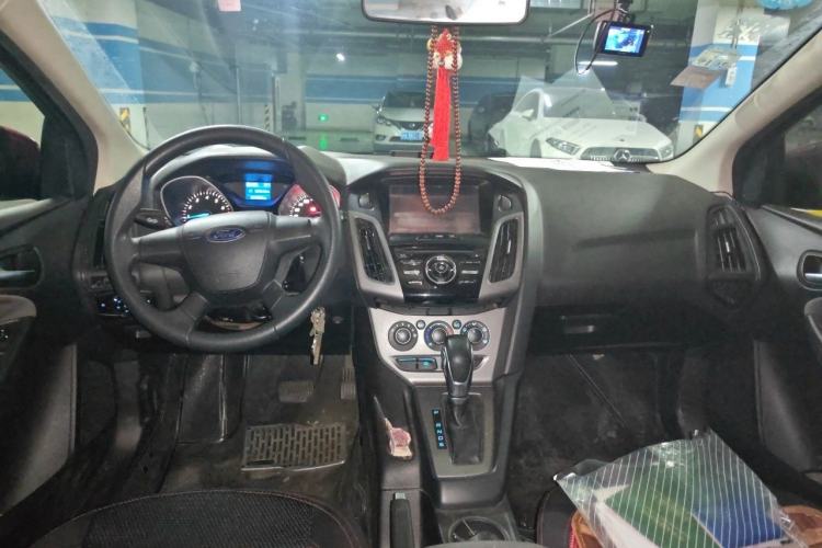 Used Ford Focus 2012 Hatchback 1.6L Automatic Comfort Model Center Console