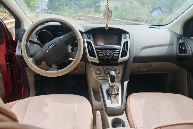 Used Ford Focus 2012 Sedan 1.6L Automatic Comfort Model Center Console