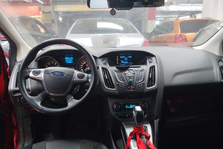 Used Ford Focus 2012 Hatchback 1.6L Automatic Fashion Edition Center Console