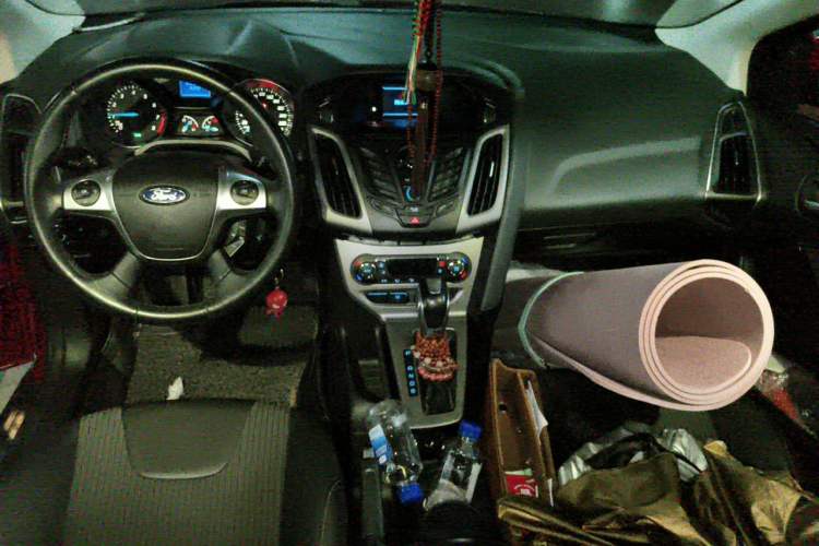 Used Ford Focus 2012 Hatchback 1.6L Automatic Fashion Edition Center Console