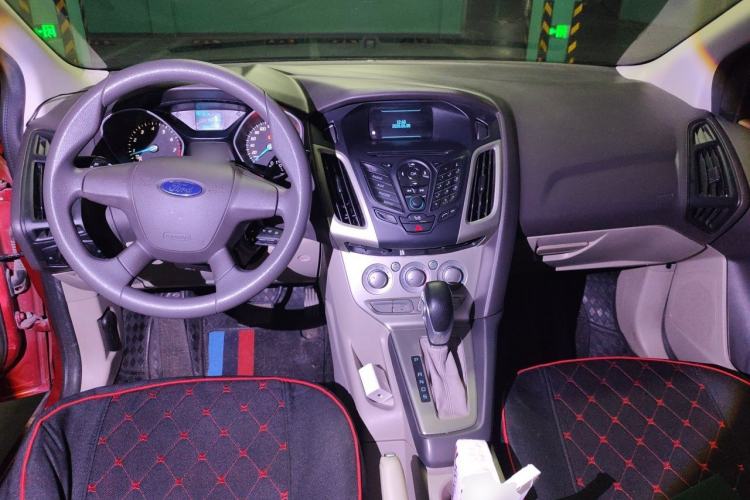 Used Ford Focus 2012 Sedan 1.6L Automatic Comfort Model Center Console