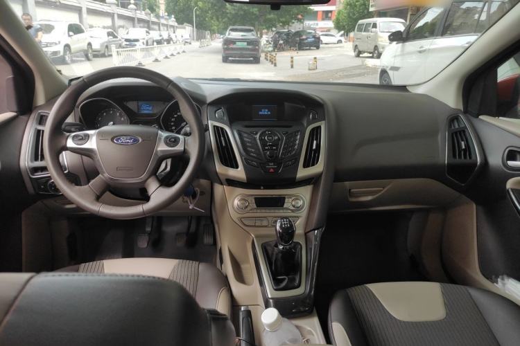 Used Ford Focus 2012 Hatchback 1.6L Manual Fashion Edition Center Console
