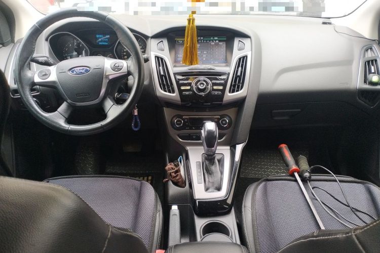 Used Ford Focus 2012 Hatchback 1.6L Automatic Fashion Edition Center Console