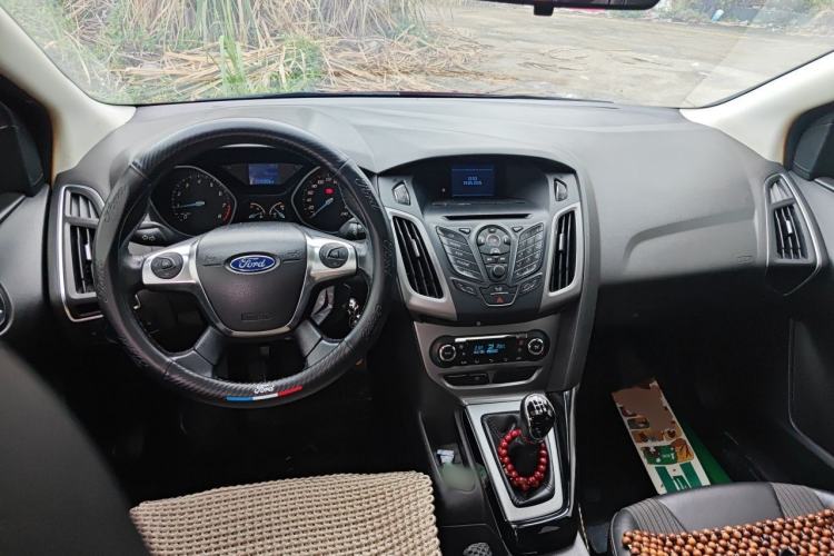 Used Ford Focus 2012 Hatchback 1.6L Manual Fashion Edition Center Console