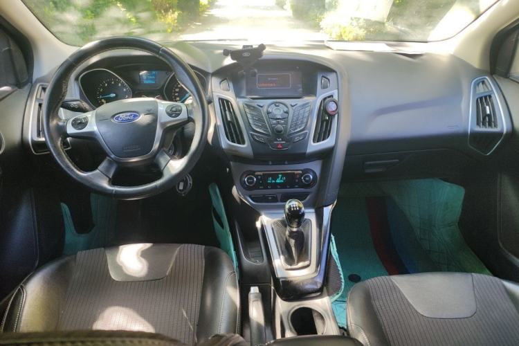 Used Ford Focus 2012 Hatchback 1.6L Manual Fashion Edition Center Console