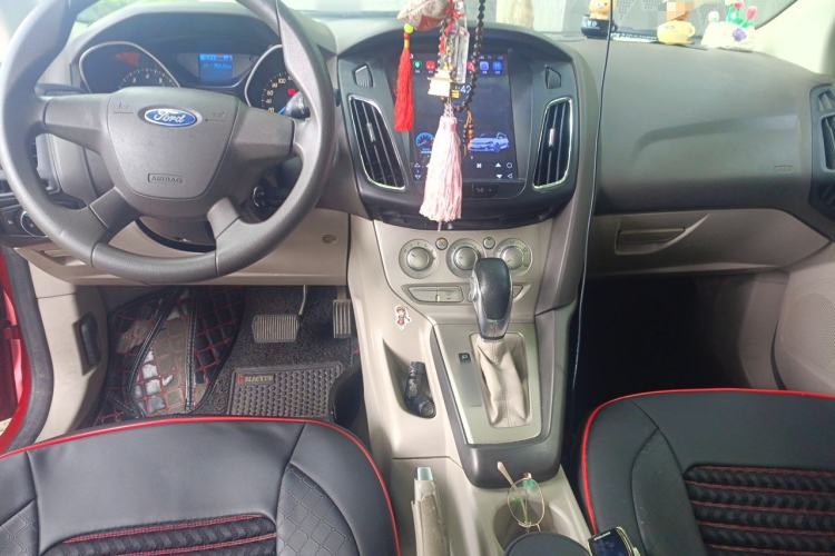 Used Ford Focus 2012 Sedan 1.6L Automatic Comfort Model Center Console