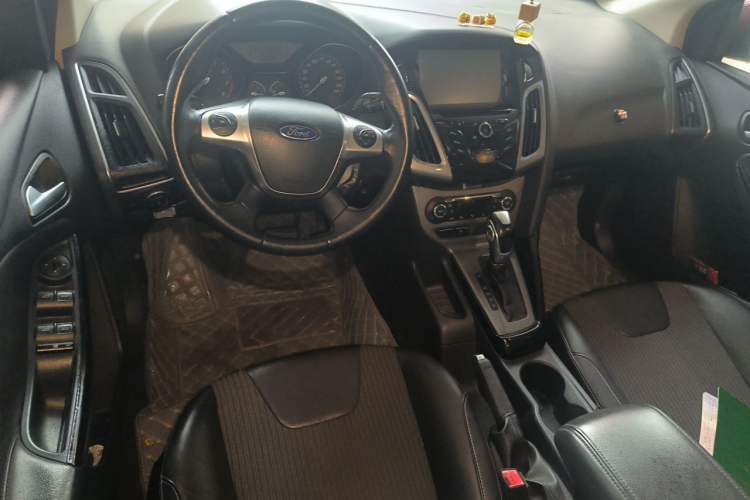 Used Ford Focus 2012 Hatchback 1.6L Automatic Fashion Edition Center Console