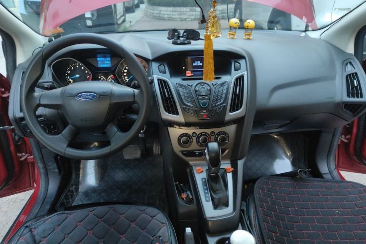 Used Ford Focus 2012 Hatchback 1.6L Automatic Comfort Model Center Console