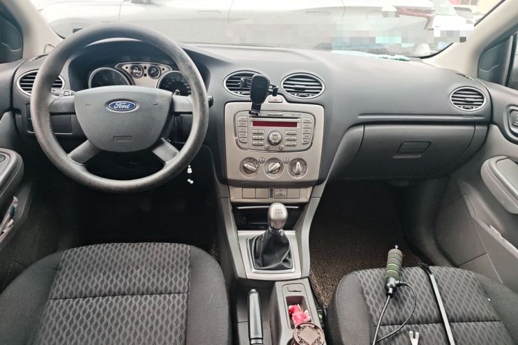 Used Ford Focus 2012 Hatchback Classic 1.8L Manual Base Model Center Console