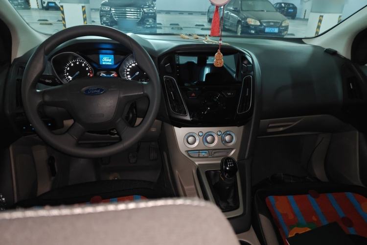 Used Ford Focus 2012 Sedan 1.6L Manual Comfort Model Center Console
