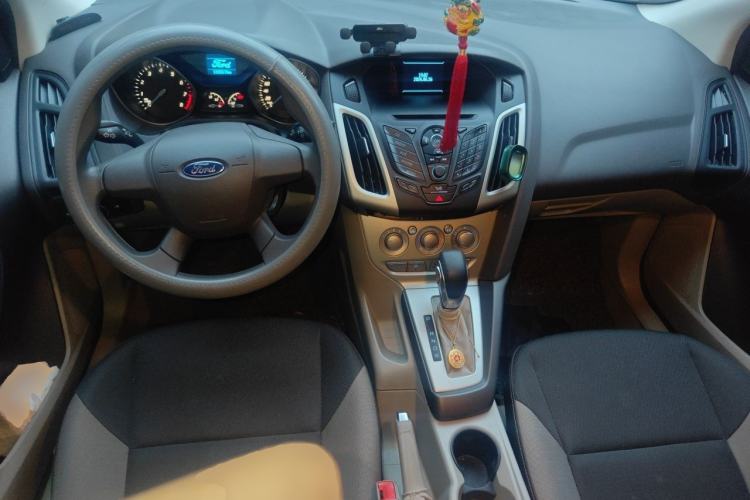 Used Ford Focus 2012 Sedan 1.6L Automatic Comfort Model Center Console