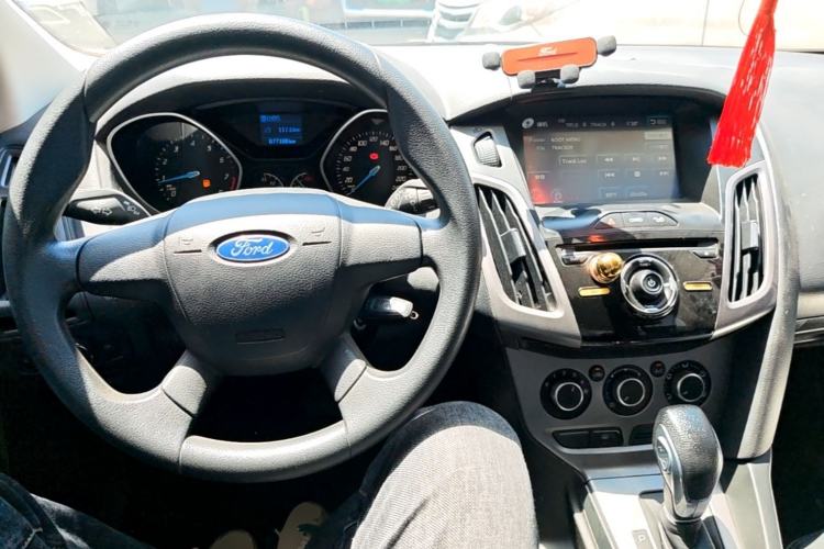 Used Ford Focus 2012 Hatchback 1.6L Automatic Comfort Model Center Console