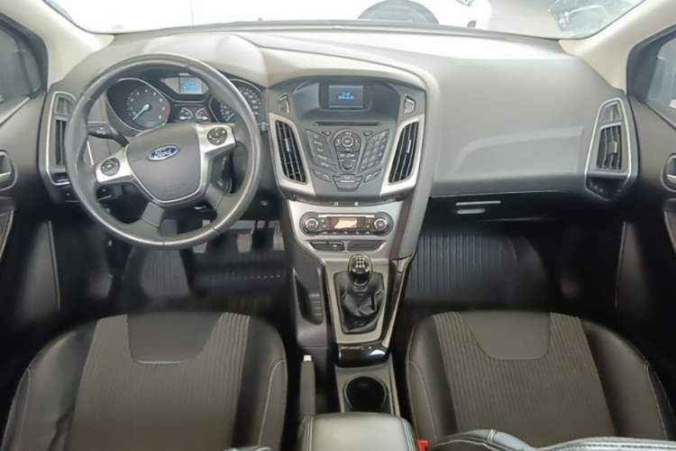 Used Ford Focus 2012 Hatchback 1.6L Manual Fashion Edition Center Console
