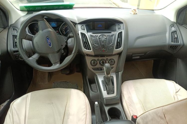 Used Ford Focus 2012 Hatchback 1.6L Automatic Comfort Model Center Console