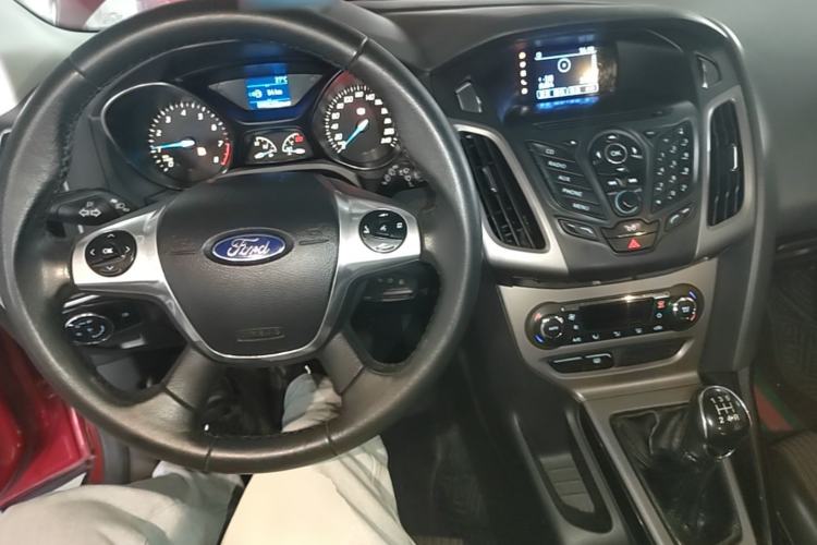 Used Ford Focus 2012 Hatchback 1.6L Manual Fashion Edition Center Console
