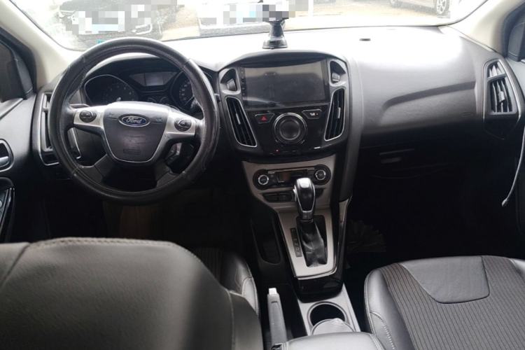 Used Ford Focus 2012 Hatchback 1.6L Automatic Fashion Edition Center Console