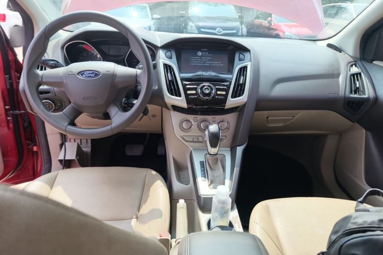 Used Ford Focus 2012 Sedan 1.6L Automatic Comfort Model Center Console