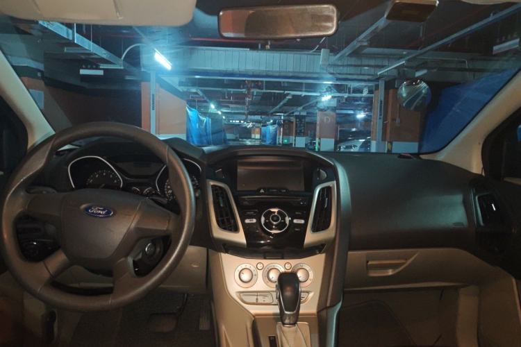 Used Ford Focus 2012 Sedan 1.6L Automatic Comfort Model Center Console