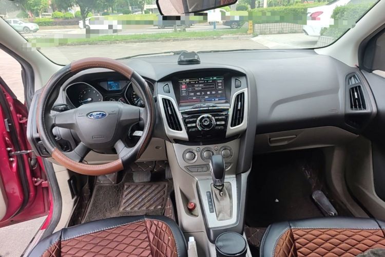 Used Ford Focus 2012 Sedan 1.6L Automatic Comfort Model Center Console