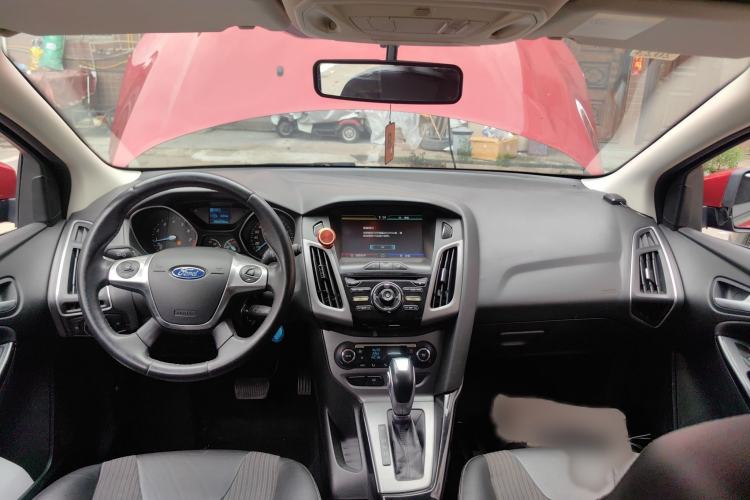Used Ford Focus 2012 Hatchback 1.6L Automatic Fashion Edition Center Console
