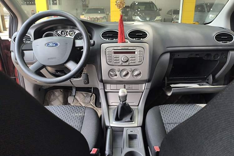 Used Ford Focus 2012 Sedan Classic 1.8L Automatic Base Model Center Console