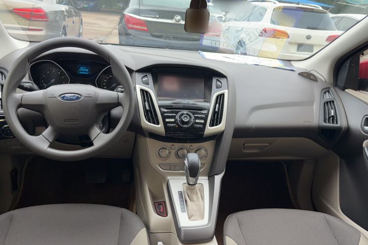 Used Ford Focus 2012 Sedan 1.6L Automatic Comfort Model Center Console
