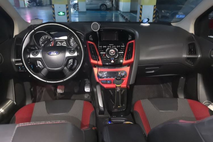 Used Ford Focus 2012 Hatchback 2.0L Manual Luxury Sport Model Center Console