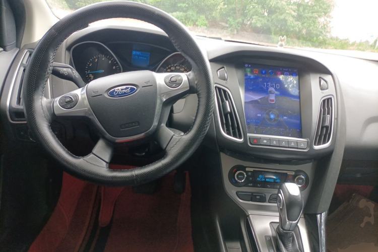 Used Ford Focus 2012 Hatchback 1.6L Automatic Fashion Edition Center Console