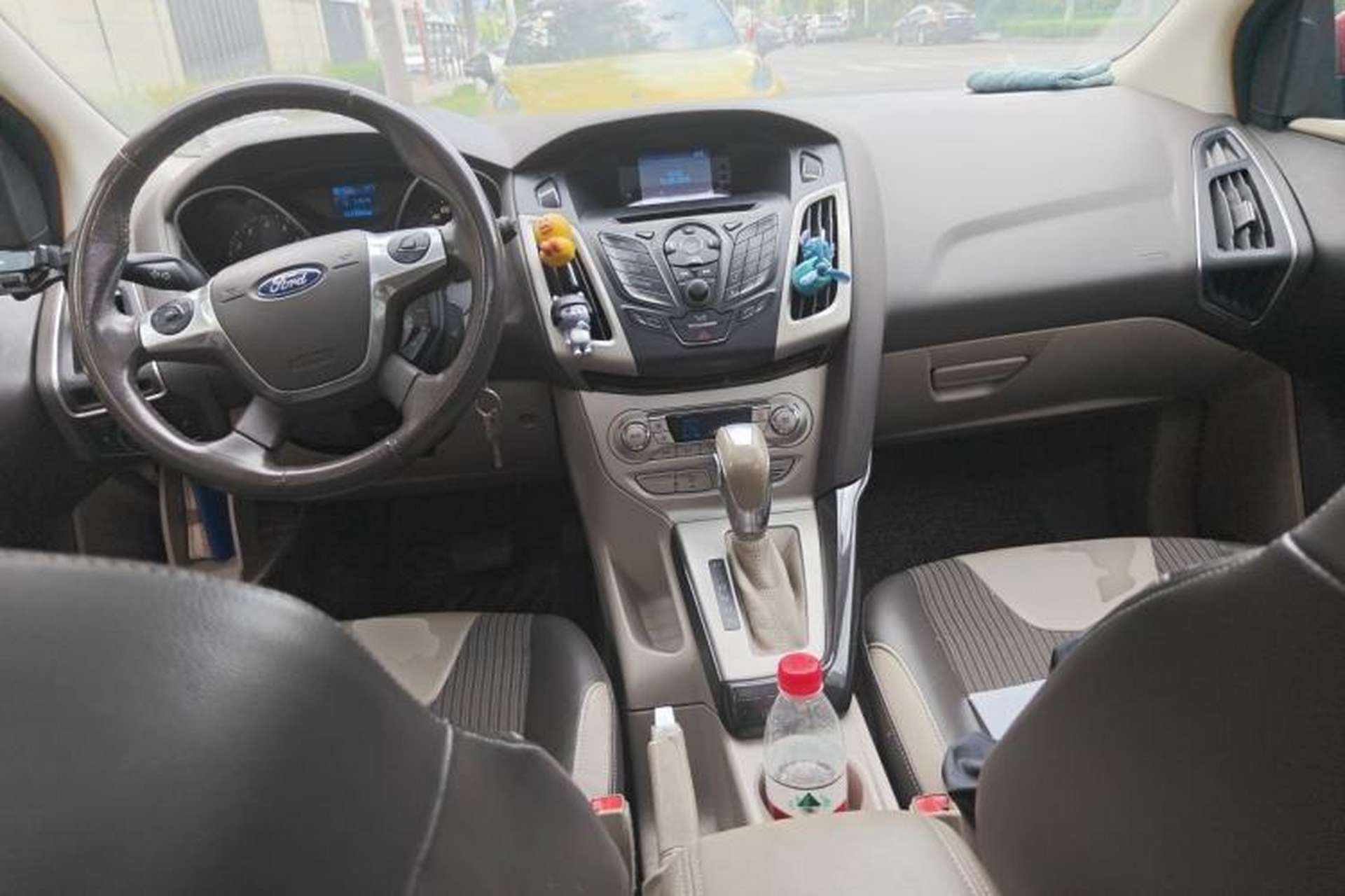 Used Ford Focus 2012 Hatchback 1.6L Automatic Fashion Edition Center Console