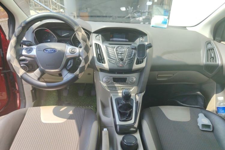 Used Ford Focus 2012 Hatchback 1.6L Manual Fashion Edition Center Console
