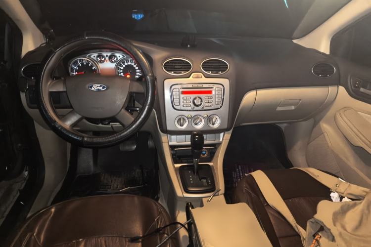 Used Ford Focus 2012 Sedan Classic 1.8L Automatic Base Model Center Console