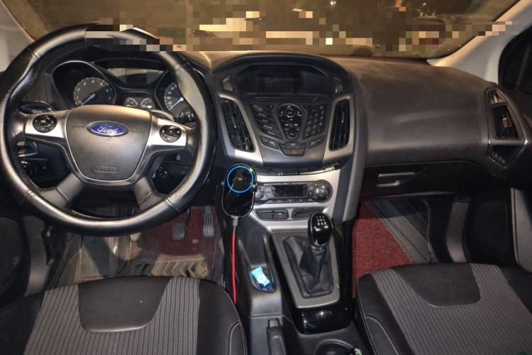 Used Ford Focus 2012 Sedan 1.6L Manual Fashion Edition Center Console