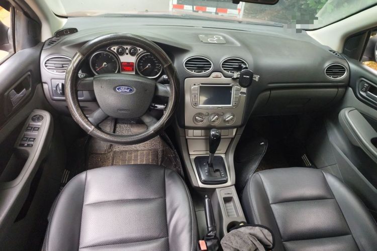 Used Ford Focus 2012 Hatchback Classic 1.8L Automatic Base Model Center Console
