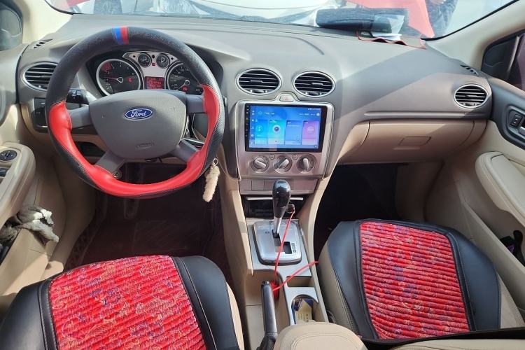 Used Ford Focus 2012 Hatchback Classic 1.8L Automatic Fashion Edition Center Console