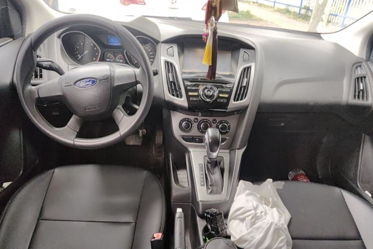 Used Ford Focus 2012 Hatchback 1.6L Automatic Comfort Model Center Console