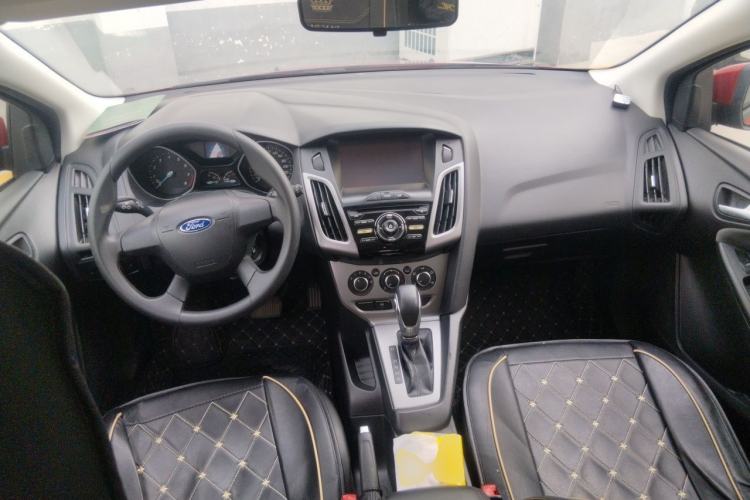 Used Ford Focus 2012 Hatchback 1.6L Automatic Comfort Model Center Console