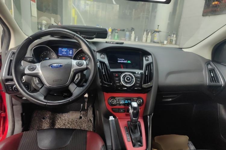 Used Ford Focus 2012 Hatchback 2.0L Automatic Luxury Sport Model Center Console